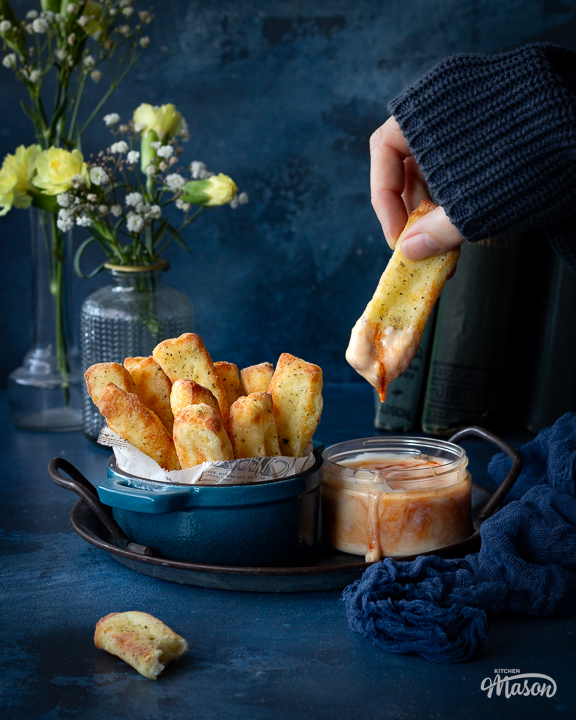 ⭐️ NEW!!! ⭐️

Super easy air fryer halloumi fries recipe!!!

Perfect as a side, or for party nibbles, these air fryer halloumi chips are next level delicious! Especially when you use the secret trick for silky soft middles!

kitchenmason.com/air-fryer-hall…