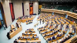 LucLujohuad's tweet photo. Volgende week zal er een debat plaatsvinden in de 2e kamer over de EU vergadering die nu aan de gang is in Brussel en waar Schoof al heeft ingestemd met de peperdure waanzinnige leger/defensieplannen van de EU! Ik hoop en verwacht, dat de PVV, NSC en BBB voet bij stuk houden en Schoof zijn Rutte, VVD, NAVO, WEF en EU plannen rigoureus de kop zullen indrukken. Geen ene rooie cent naar deze waanzinnige oorlogszuchtige EU plannen! Von der Leyen, de oorlogszuchtige raddraaier, zoekt het maar uit! Gaat Schoof eventueel dreigen met opstappen, dan vertrekt hij maar, zijn we ook direct de constant rondzwevende aura en bemoeizucht van Rutte kwijt! Het vertrek van de ONGEKOZEN KLEURLOZE Schoof zal een opluchting en verademing zijn voor heel veel Nederlanders! GENOEG = GENOEG, NU ZIJN DE BURGERS VAN NEDERLAND EENS EINDELIJK AAN DE BEURT! De burgers willen betaalbare zorgpremies, afschaffen eigen bijdrage, betaalbare huren, betaalbare energie, betaalbare boodschappen, einde klimaathysterie, einde stikstofidioterie, einde WOK idioterie, enzovoorts, enzovoorts, enzovoorts! @geertwilderspvv @VVD @NwSocContract @BoerBurgerB @2eKamertweets