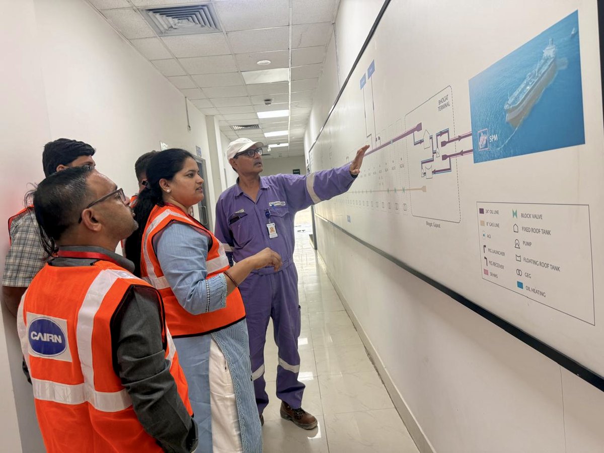 NeeruYadavJJN's tweet image. मंगला प्रोसेसिंग टर्मिनल MPT बाड़मेर में तेल के कुए
के बारे में विस्तृत रूप से समझा एवं जमीन के अंदर से 5000 फिट गहराई से कैसे तेल निकाला जाता हैं यह समझा....
.
.
.
#MangalaProcessingTerminal #oilextraction #OilDrilling #NaturalResources