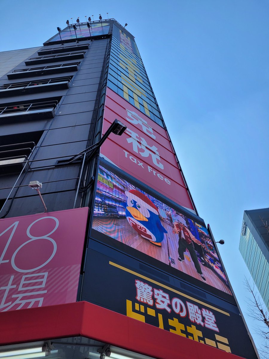 Revy_C's tweet image. Japan day 7

Akihabara! Conveyor belt sushi, spending way more than I should have on gifts, winning an absurdly huge plush from a UFO claw machine and buying something from the "Adult Only Sex Gachapon" from the corner of a Don Quixote that was next to Hololive figures.