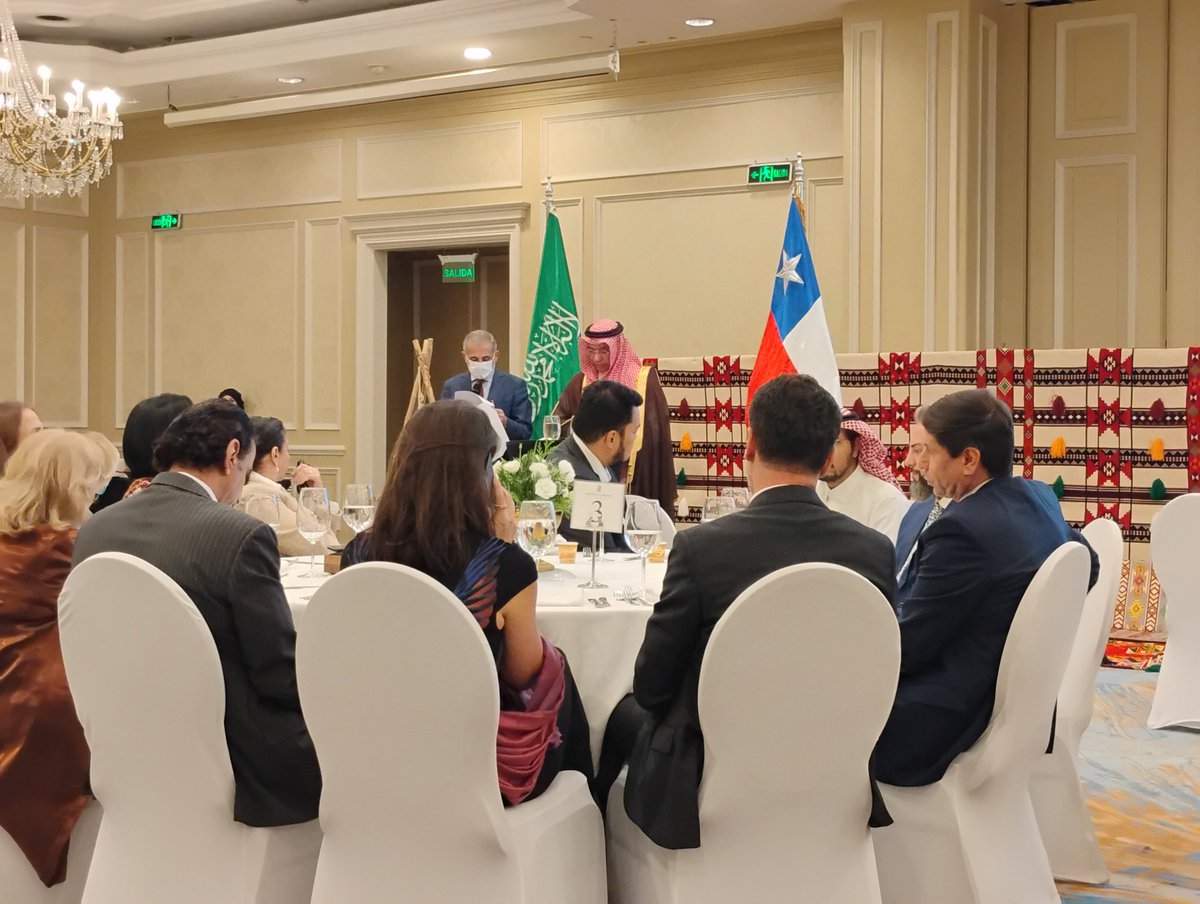 MusulmanesC's tweet photo. La directiva de la Asociación Cultural Islámica de Chile tuvo el honor de ser invitada al Iftar organizado por la @KSAembassyCL en nuestro país. https://t.co/mrecjMrP4k
