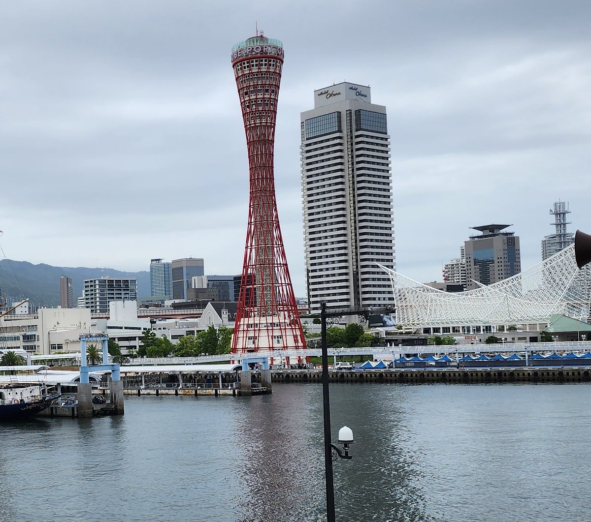 akahatakansai's tweet image. 神戸市は21日、非核証明書なしに米軍の掃海艇ウォーリアの入港を認めると公表。米軍艦の入港は非核神戸方式50年で初めて。空洞化させる暴挙です。党市議団は抗議し撤回を求めました。市は外務省が核搭載はないと回答したとしますが、米軍は搭載の有無を明らかにしない方針であり非核証明になりません。