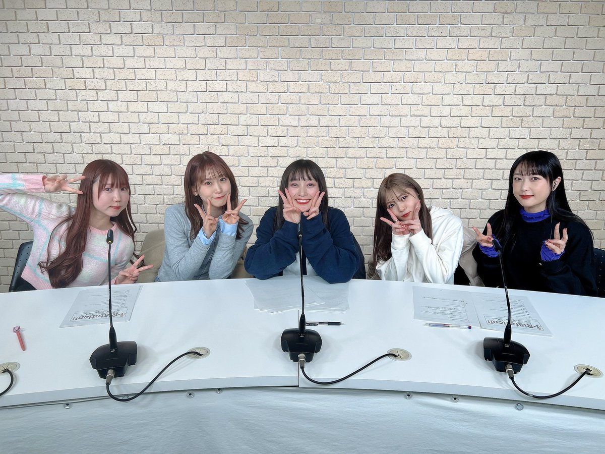 iRistation's tweet photo. 約8年間の応援本当にありがとうございました！
皆様のおかげでこんなにもあたたかいわたしたちの居場所ができました♡
そして、リスステでしかできない体験たっくさんありました！スタッフさんもありがとうございました！愛溢れるラジオでした！最終回も聴いてね！！！！

（ひみか） #リスステ https://t.co/cIda5D8rtA