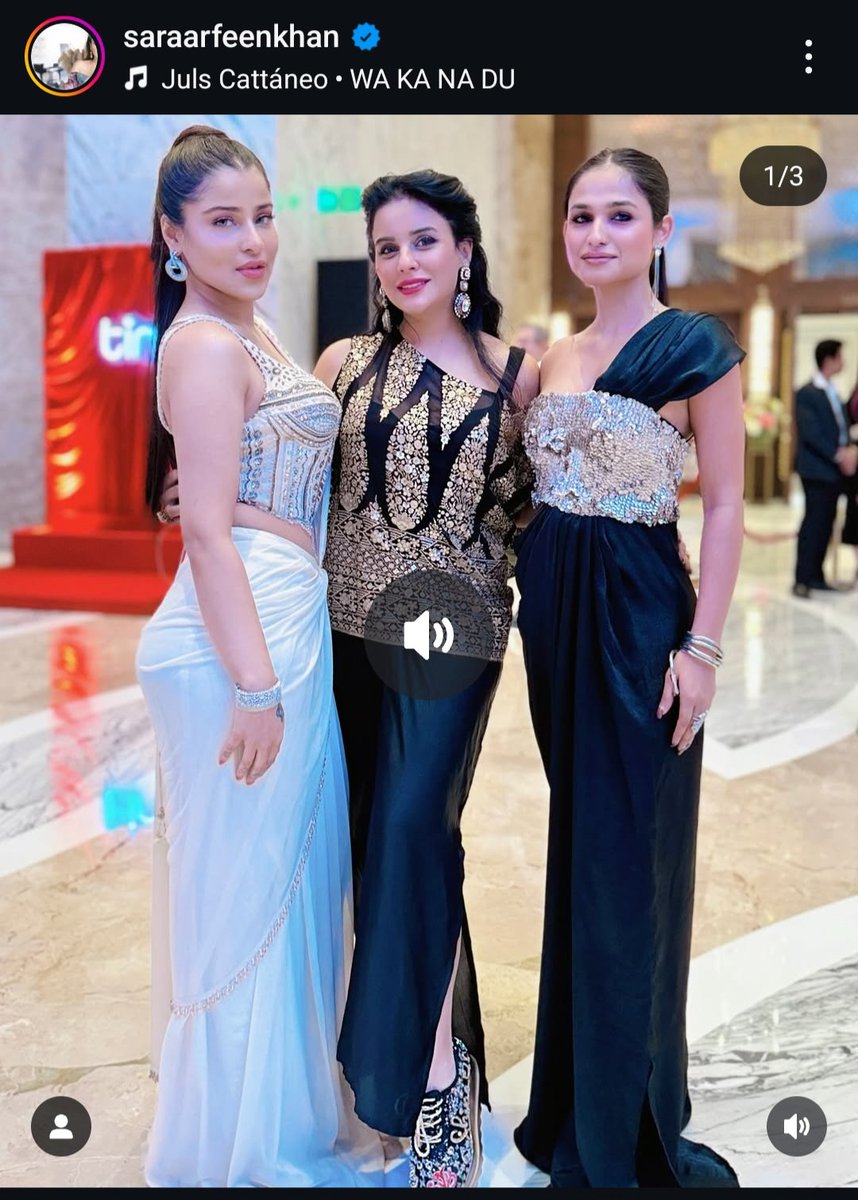 RockySingh2801's tweet image. #BiggBoss18 contestant #SaraArfeenKhan has posted these new pics on her Instagram account. 
Sara has Reunited with fellow BB18 contestant #DigvijayRahtee #KashishKapoor #Edinrose on News18india Award show.