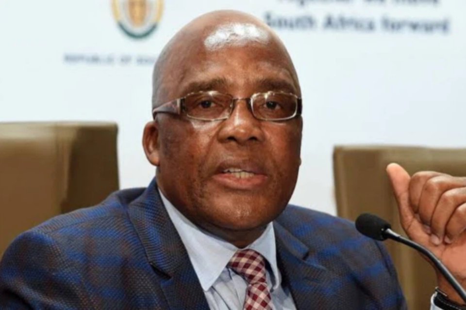 PetersWonderboy's tweet image. Hard working Dr Aaron Motsoaledi. Home Affairs, Health, anywhere.  Realeboga.