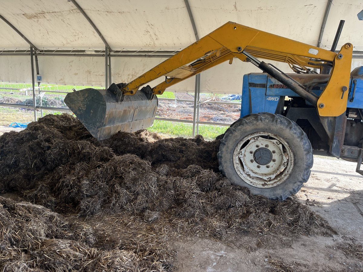 IfapaJunta's tweet image. El proyecto #CompostAnd del #IFAPA sobre gestión de #residuos orgánicos de #cultivos concluirá antes del verano🌱

Esta línea de trabajo busca impulsar una oportunidad económica y medioambiental minimizando la huella de #carbono en el sector agrícola🚜

🌐lajunta.es/5h30a