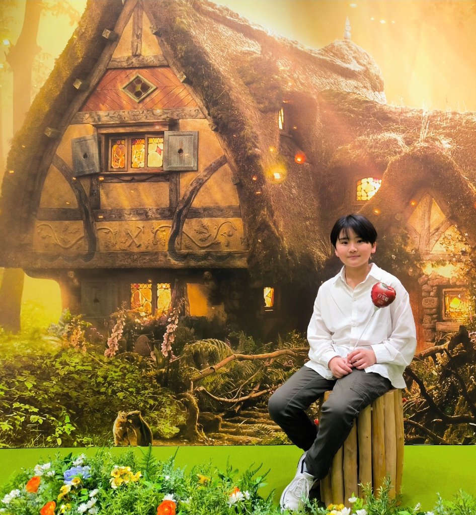 ＼情報解禁です📣／
3月20日(木)公開✨
ディズニー実写映画『#白雪姫』🍎
歌で出演させていただきました

いつも観ている憧れの大好きなディズニー作品で歌うことができて本当にうれしいです
今出来る精一杯をだして、心をこめて歌いました
みなさんも是非劇場で楽しんでください！