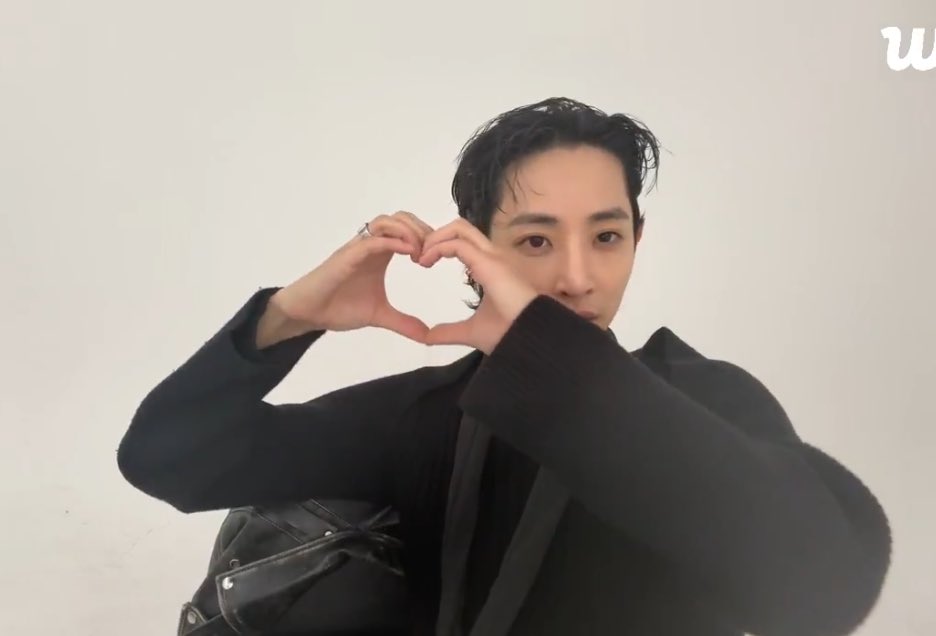 pxxxgx's tweet photo. 이수혁 씨 손하트 감사합니다. https://t.co/NK8B9hha9x