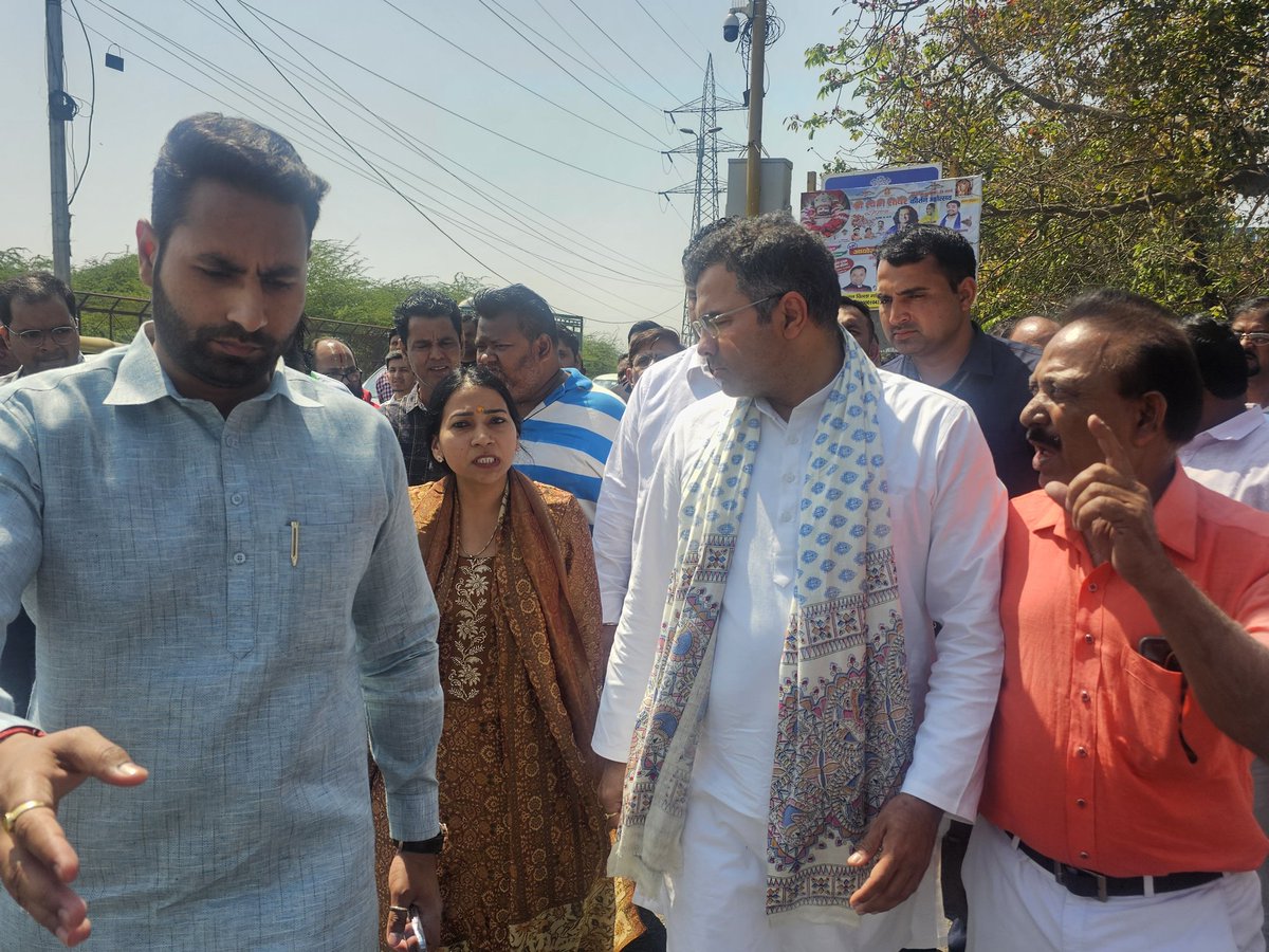 MahiDedha's tweet photo. आज माननीय Pwd मंत्री दिल्ली सरकार श्री @p_sahibsingh जी के साथ क्षेत्र भ्रमण..!!

#bjpdelhi https://t.co/I5NPOb3k5h