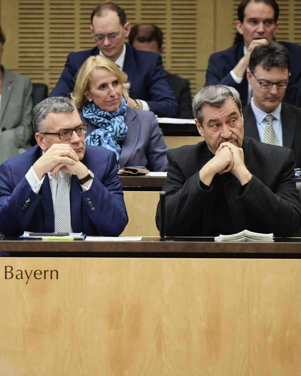 Historische Entscheidung im #Bundesrat: Deutschland ist wieder da. Mit dem heutigen Tag stärken wir die #Bundeswehr ganz massiv und erneuern die #Infrastruktur unseres Landes. Das ist ein starkes Bekenntnis aus der gesamten Mitte der Demokraten unseres Landes. Deutschland wird