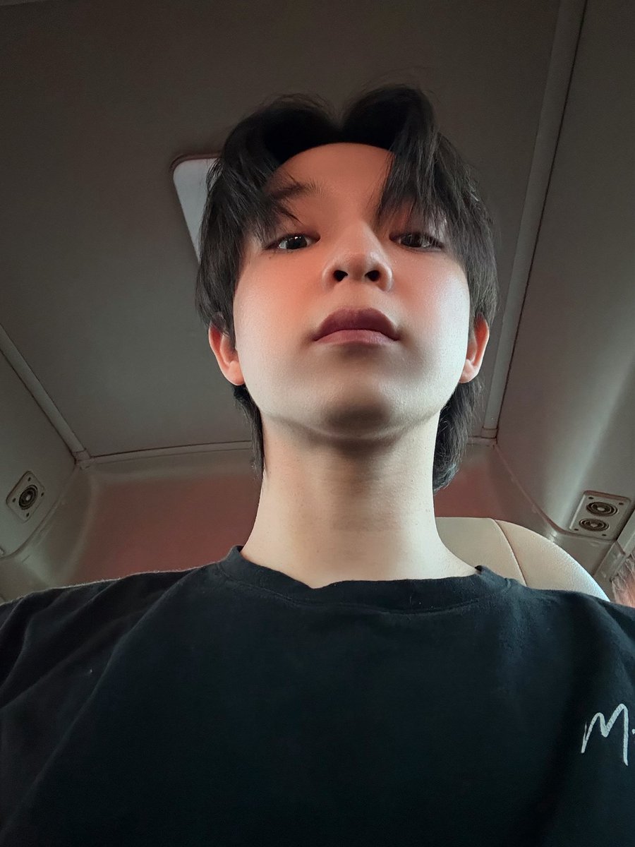 basjtr's tweet photo. 不知道有没有人在上海等我呢？ 🥹🙌🏻   明天见🥺 #6CODE https://t.co/iOcCox1vQo