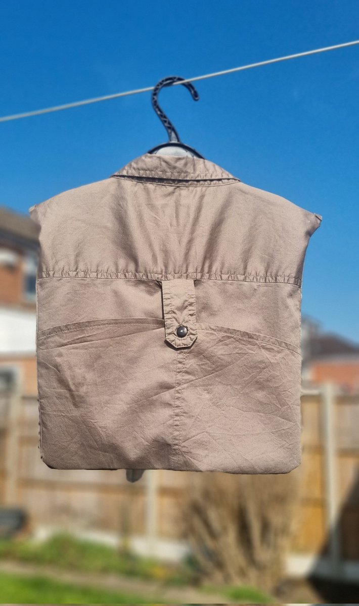 I've been gifted a sewing machine and upcycled my first thing. From shirt to peg bag! Thanks to my Mother in law and Mum for passing their skills ✌️ 🪡 ❤️