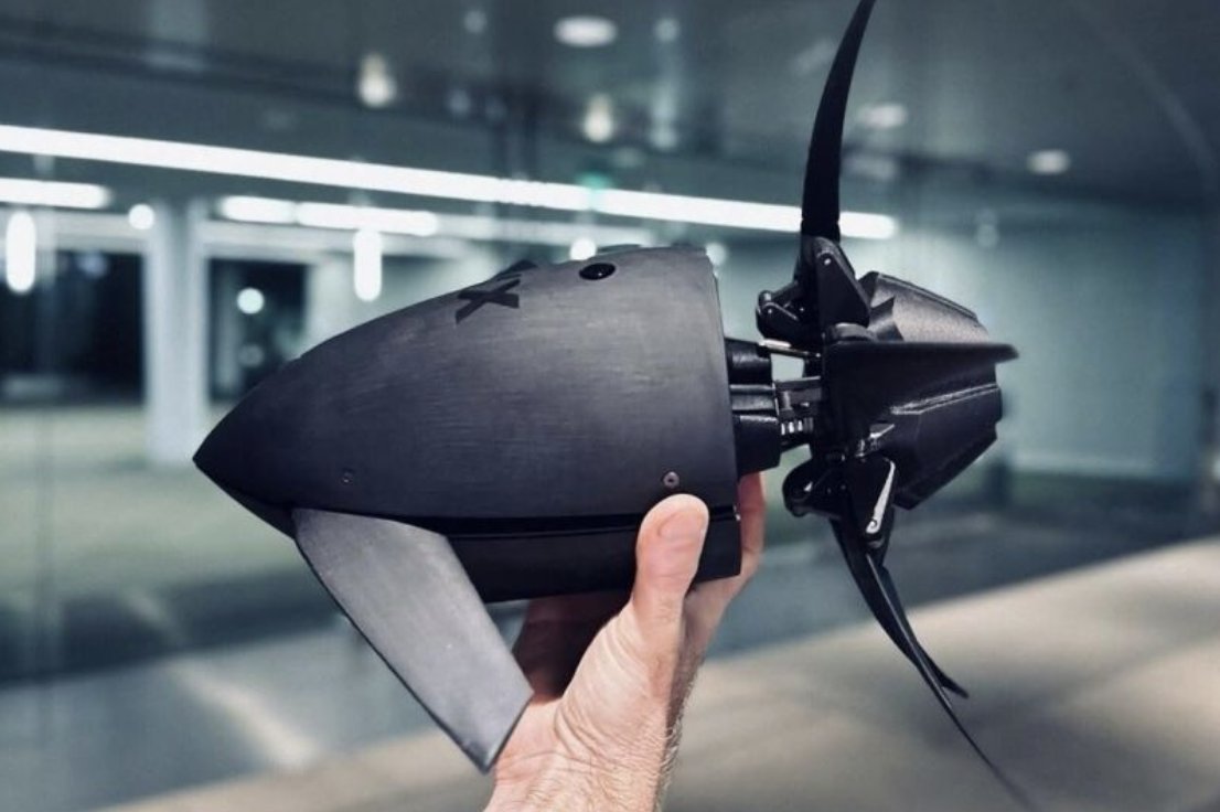 UXS_DefenseTech's tweet image. 🚀 XDOWN’s new “PS Killer” drone is thrown like a football, flies 64+ km at 250 km/h, and hits with precision.

Built for special ops. Fast, compact, swarm-ready. Big claims—will it hold up in combat?

#Drones #DefenseTech #LoiteringMunition