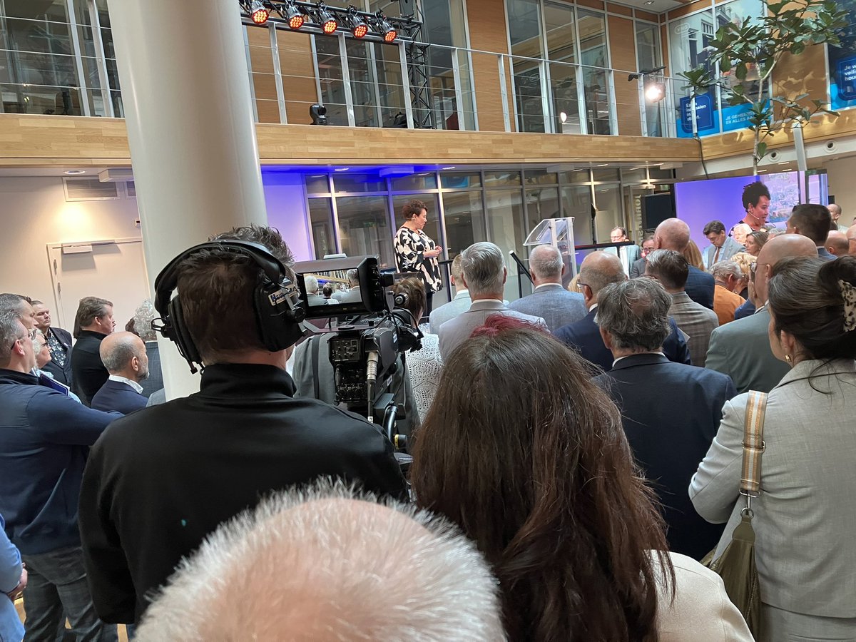 Vanmorgen met heel veel gemeentebestuurders
 in #DenHaag om een fatsoenlijke verdeling van de middelen te eisen #ravijnjaar