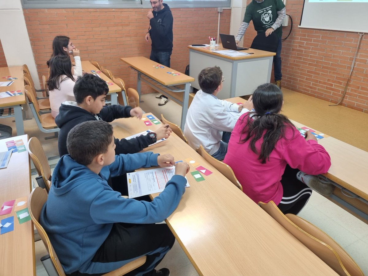 Alumnos/as  del CEIP Santiago Apóstol se Villanueva de la Serena han visitado hoy el <a href="/CUMe_UEx/">CUMe_UEx</a> en el marco de las Jornadas Desayuna con la ciencia+ Cultura emprendedora para aprender sobre ciberseguridad <a href="/infouex/">UEx</a> <a href="/CulEmprendedora/">CulturaEmprendedora</a>