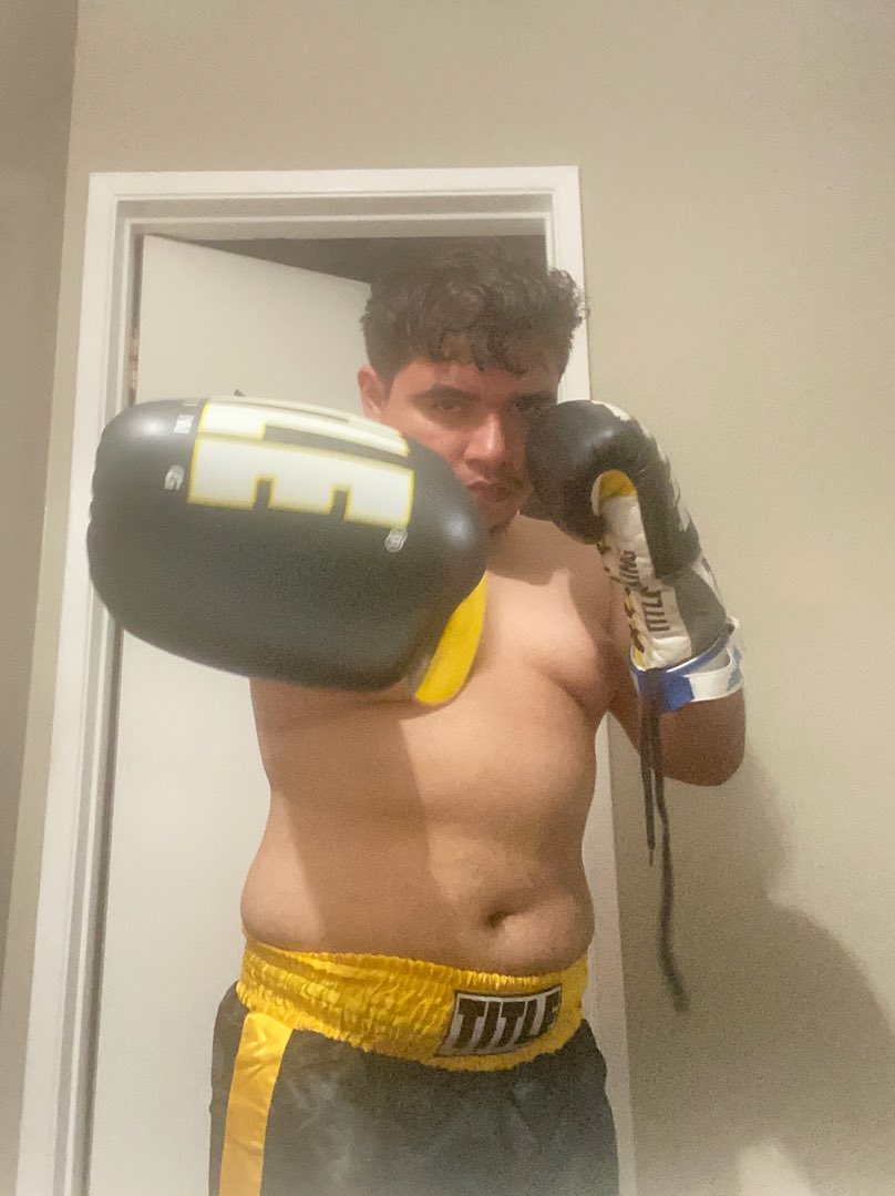 kev_tima's tweet photo. Anyone wanna box? https://t.co/K1MwZQtY7I
