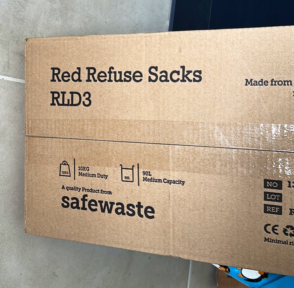 A big thank you to <a href="/ACSsupplies/">Ashley Cleaning Supplies</a> for donating this box of red bin bags to help us clean up #Altrincham this Sunday. Long-term supporters of our efforts these guys 👏🏼👏🏼👏🏼👏🏼👏🏼
