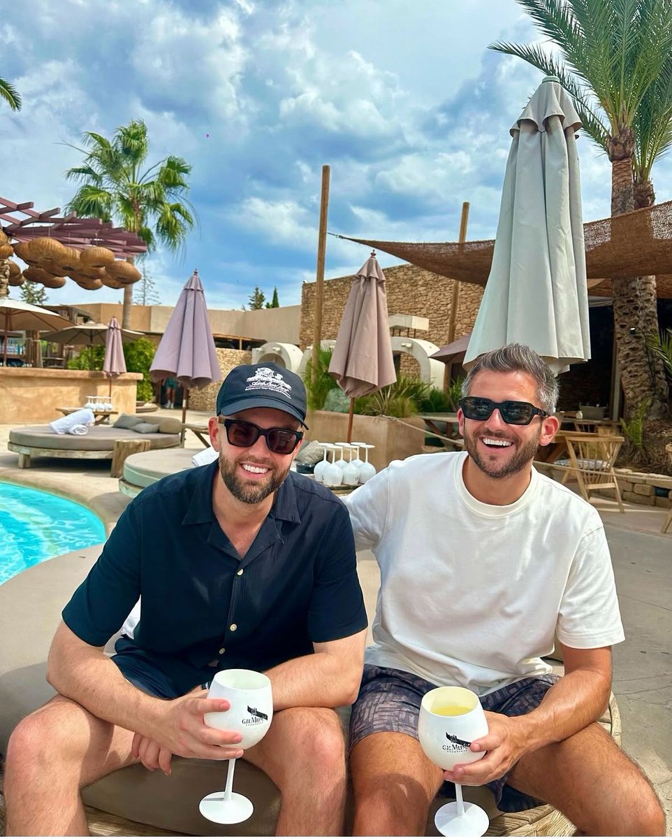 A huge thanks to these amazing brothers from Wales running for Samaritans on behalf of their Dad 💚 

Click the link to read their story and show your support: justgiving.com/page/palmerbro…