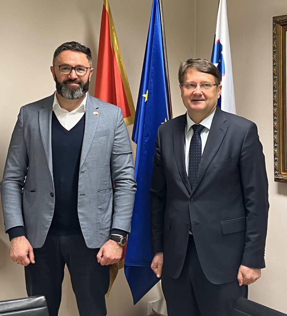 ITFsi's tweet image. A pleasure to meet H.E. Mr. Dragan Tufegdžić, Ambassador of Montenegro 🇲🇪 to Slovenia 🇸🇮, and to brief him and his team on successful #HumanSecurity projects implemented by ITF in Montenegro.