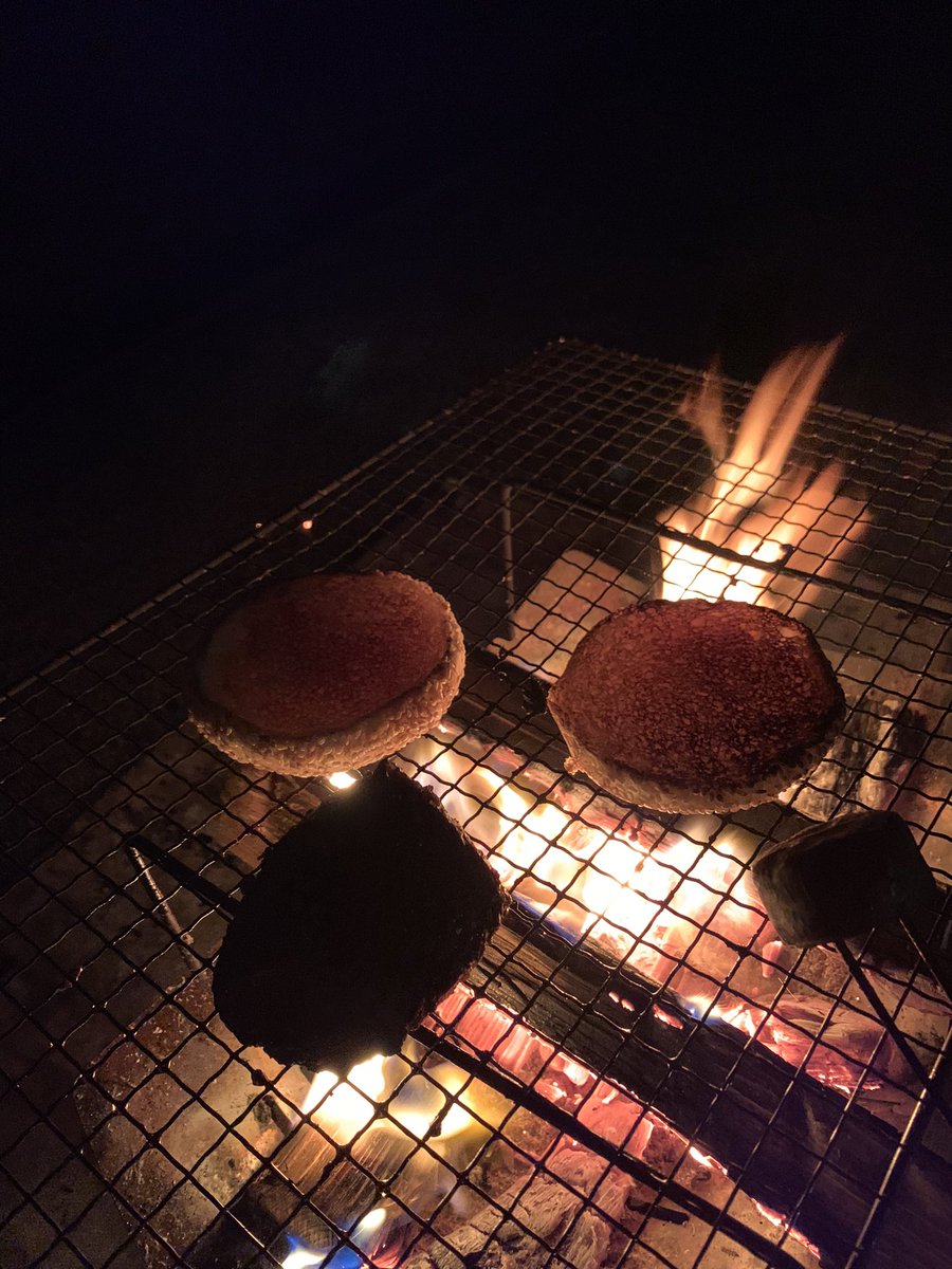 Sabamiso121104's tweet photo. ハンバーガーと分厚いハム焼いてます！
#キャンプ飯 https://t.co/ddSWoQwoiy