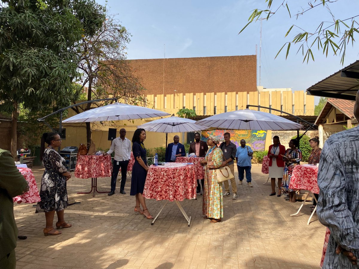 AmbCanBFA's tweet photo. Lors de sa visite officielle en Afrique de l’Ouest, @AhadoDjifa, Directrice des Programmes de développement du 🇨🇦 pour le Bénin, le Burkina Faso et le Nigéria, a échangé avec les partenaires sur les   réussites, défis et perspectives des projets soutenus par @DevCanada au 🇧🇫. https://t.co/8euP8dQN4v