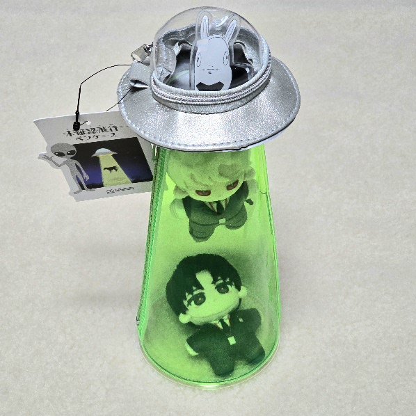 인형 파우치로 딱 맞을 것 같아서 샀는데 UFO에 이자헌이 안들어가서...ㅎㅎ 다른 도마뱀을 탑승시켰더니 완전 그냥 자기자리같음........ ㅋㅋㅋ 만족도 1000%