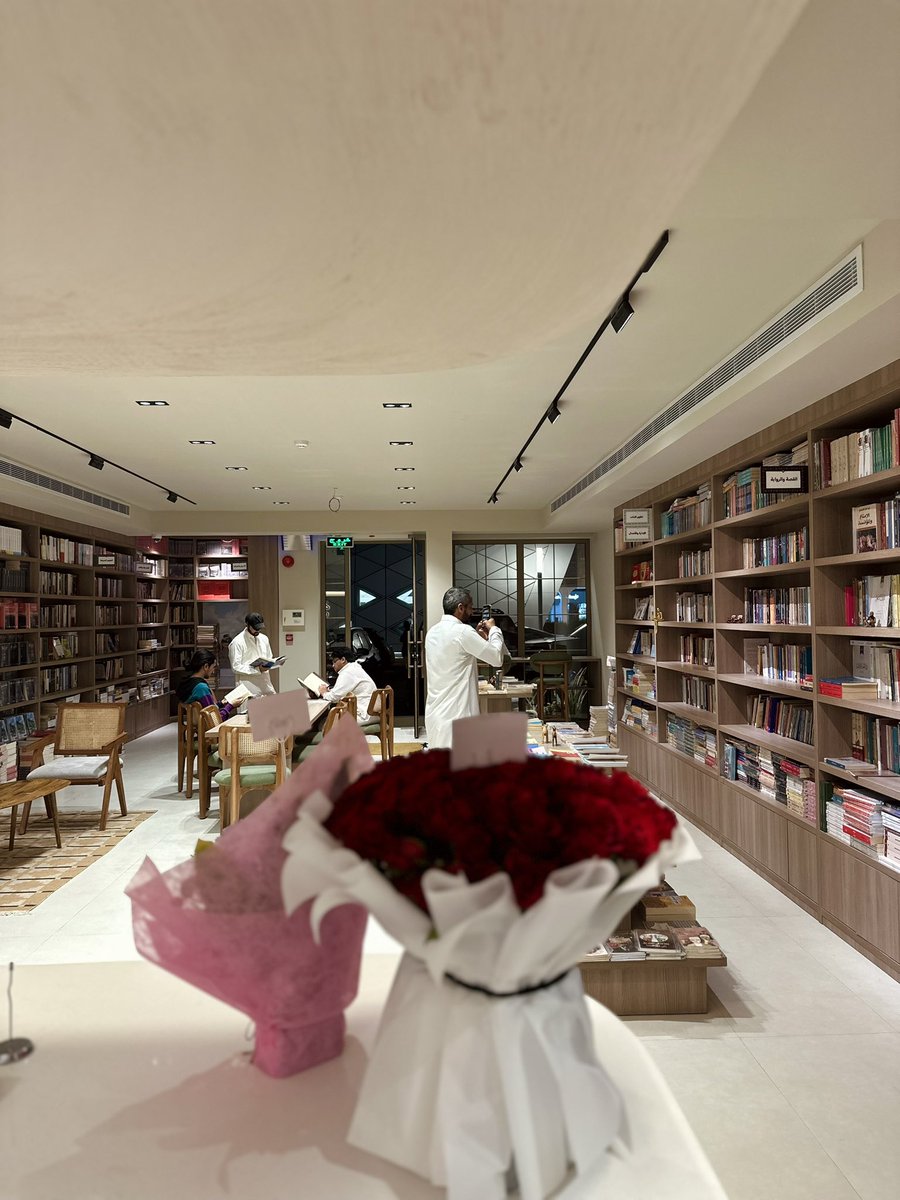 لأهل #الرياض 
مكتبة جديدة تفتح أبوابها للقرّاء ومتذوقي القهوة، باختيارات نوعية للكتب، وتنوع كبير في العناوين 📚✨

افتتاح المكتبة تجريبي في رمضان،
من بعد صلاة العشاء حتى 2ص 🕰️

الموقع: حي الملك فهد، شارع العليا، تقاطع طيبة والعويس وأمام محطة قطار (الملك فهد 2 🚆)
اللوكيشن: