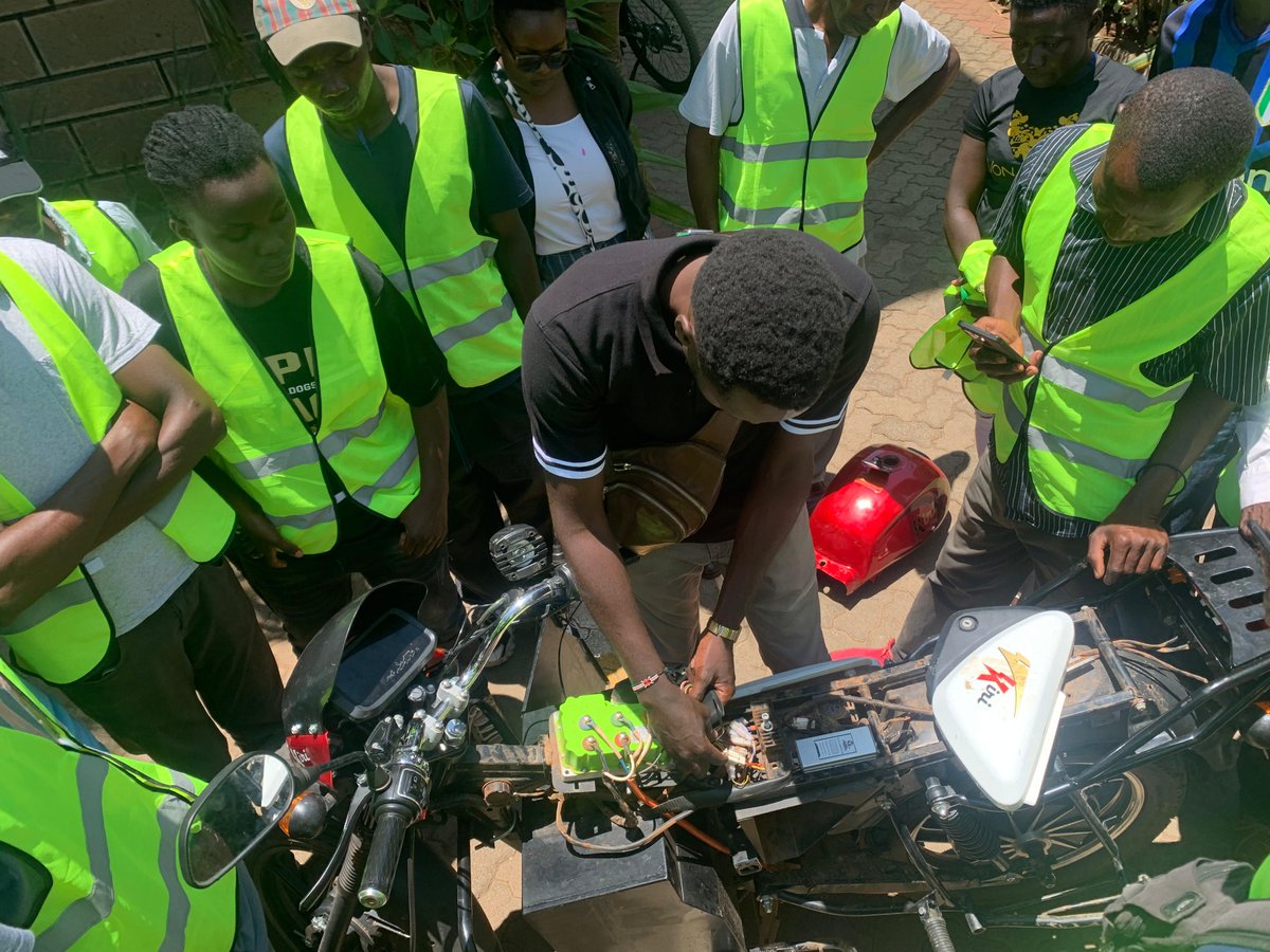 DAY 2! Kiri EV E-Mobility Mechanics Training! 

Today it's more practical learning, we are going to strip down an #electricmotorcycle and show the #mechanics a live repair. We need them to be absolutely 💯% confident in the ability to repair an electric motorcycle.

#SUNRUN
