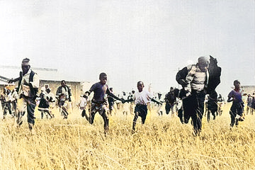 AfricanArchives's tweet photo. Today we honour the memories of all the lives lost on this day in 1960, when white police in apartheid South Africa killed over 80 black people and wounded 186 on what is known as the Sharpville Massacre.
-Thread- https://t.co/gANYWYaOyX