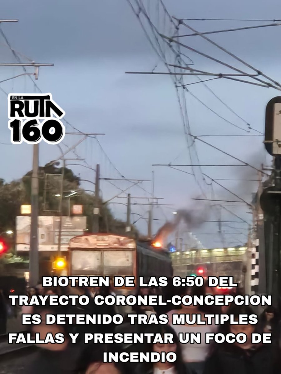 enlaruta160's tweet photo. 🚨 | ¡Momentos de pánico en el #Biotrén! 🔥🚆 Un vagón se incendió con pasajeros a bordo tras múltiples fallos y cortos de luz.

Mientras tanto, desde @EFE_Sur solo informaron de una “falla técnica operacional” sin mencionar el incendio.

¿Qué pasó realmente? 🤔

#Enlaruta160 https://t.co/LfQC21zm70