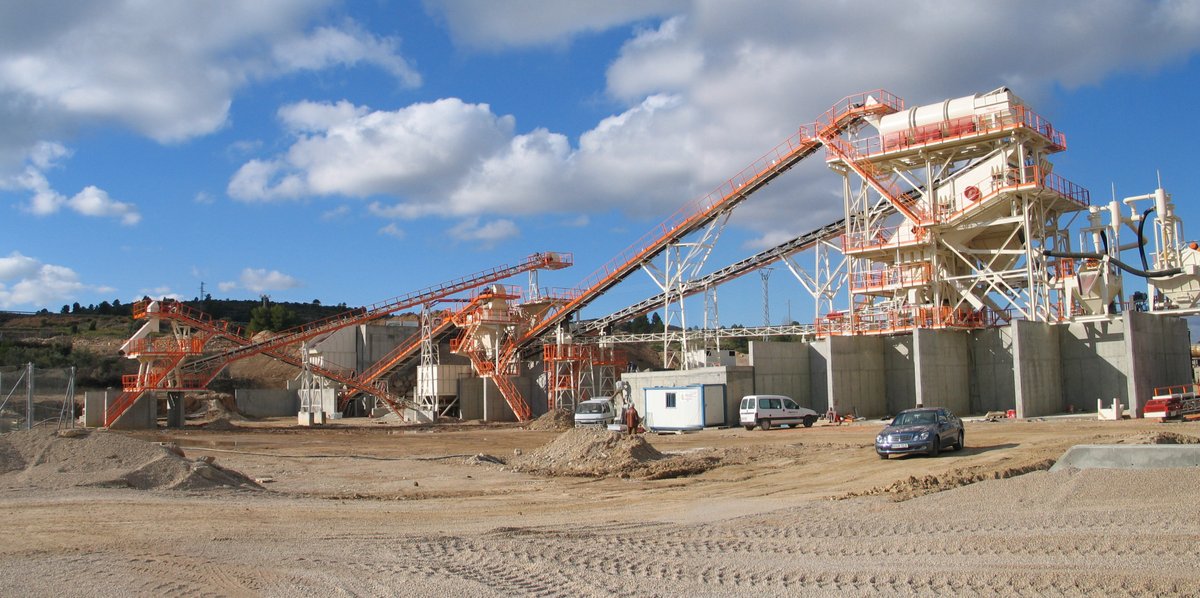 🏗️ Alquezar: Ingeniería de vanguardia para proyectos llave en mano que marcan la diferencia. 🔧✨