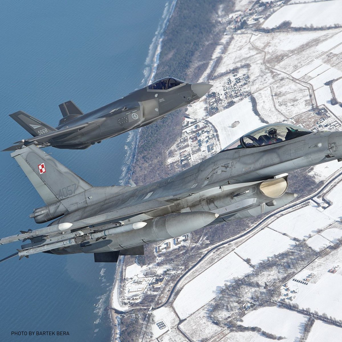 LockheedMartin's tweet image. Stronger together. Faster together. Dominant together. ⚡💪