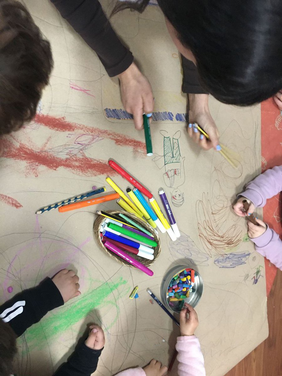 A semana passada, 10-março, dia da classe obreira galega, visitou-nos Nerea Vázquez, trabalhadora de emergências, ilustradora @laghartailustra e feminista. Perguntamos muito e desenhamos com ela! Obrigadas!

#EscolasSemente #Galego #Vigo #Teis