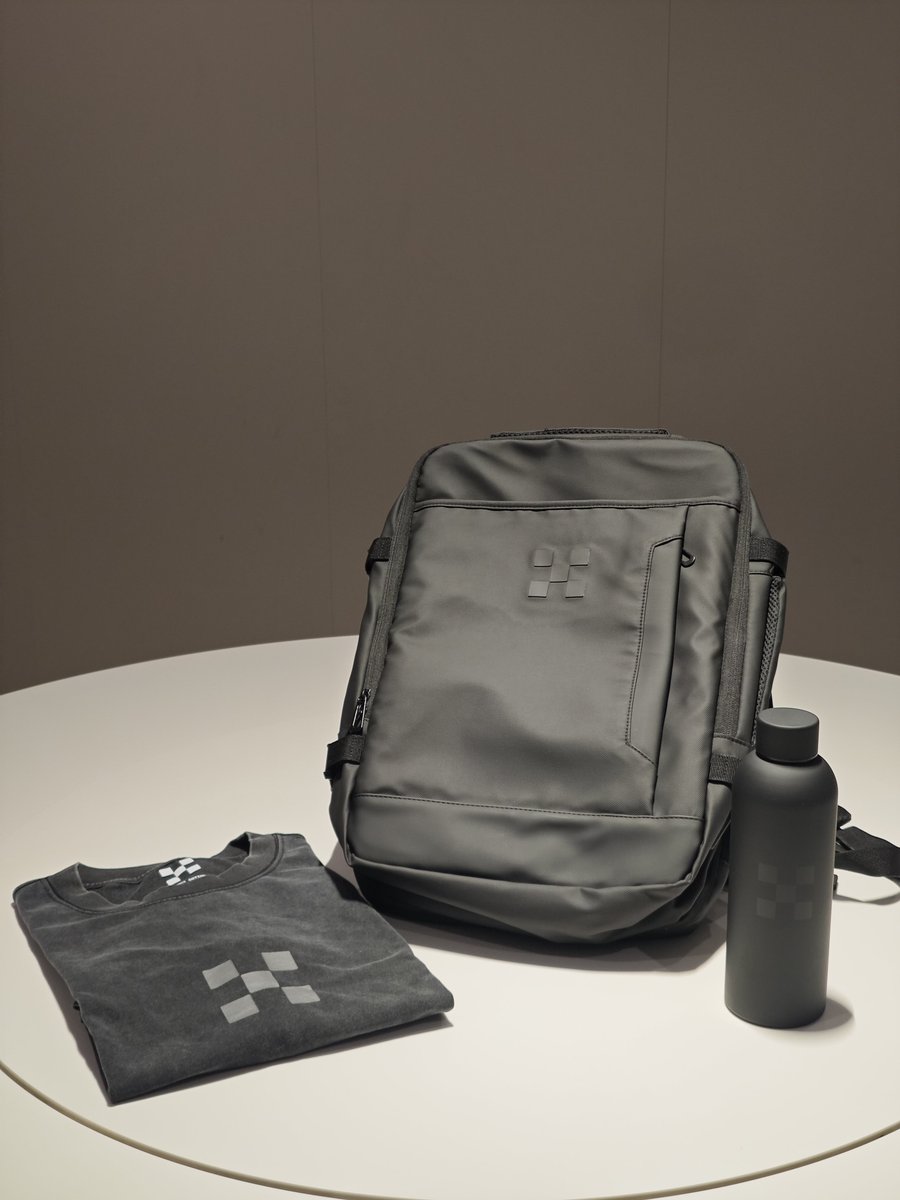 love_doge123's tweet image. 加密姐妹说开播啦，给大家拿到3套OKX周边礼盒！🎱

想要的同学一键三连关注：
@sisterinweb3
@Cayne_okx
@0008luna
-规则：3个，2个机抽，1个社区内，48小时开！ 😚