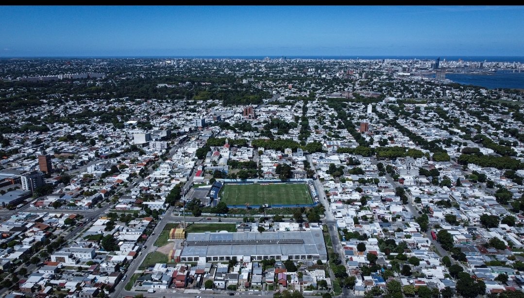 Ya hay fecha para el nuevo Templo de Belvedere , en enero comienza la demolición del actual estadio.
El Templo tendrá una capacidad de 12.000 espectadores.
Forma de herradura.
Cesped sintético del mejor 
Te cuento más en 100%Deporte.