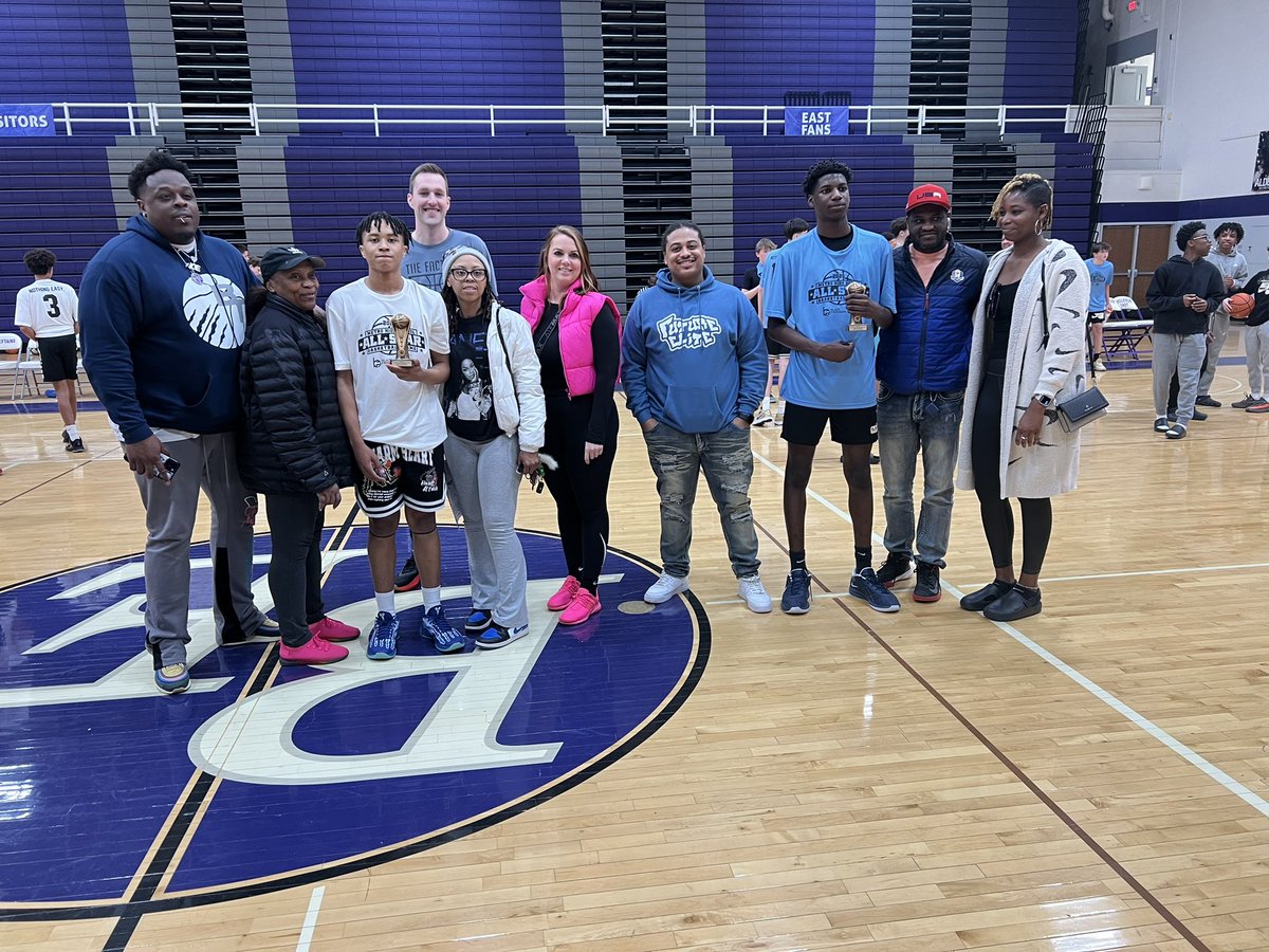 DaveFelici_'s tweet image. 8th Boys game was held last night. The White Team beat the Blue Team 80- 61. The White led by MVP EJ Swindle Jr. (Nebraska United) with 13pts. The Blue team led by MVP Kelvis Kekesi (Nebraska MVP Elite) with 16pts.
Carmelo McAfee (Nebraska United) for the 2nd year in a row.