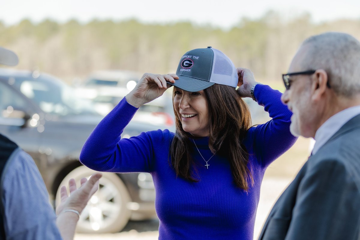 nplace01's tweet image. United States Secretary of Agriculture Brooke Rollins recently visited Iron Horse Farm to hear from producers, agricultural leaders, and commodity representatives about the issues they're facing in agriculture today. We were glad to share how @UGA_CollegeofAg and @UGAExtension…