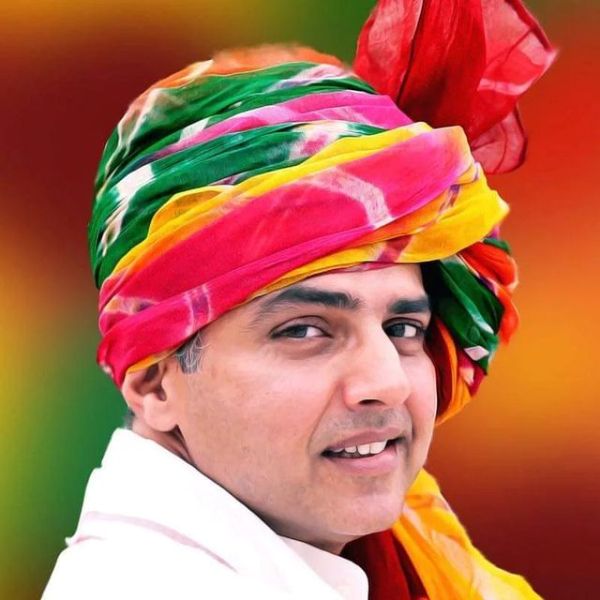 SanwarTonk's tweet photo. कोई अगर कोहिनूर भी दे हमें
तो भी आप जैसे हीरे का सौदा ना करूं 
@SachinPilot https://t.co/zkSUCI2wpW
