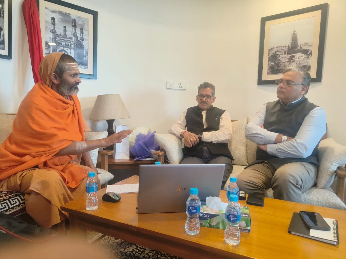 SHJBTKTrust's tweet photo. H.H Sri Govindananda Sarswati ji meeting with Govt of India A.S.I D.G Sri Y.S Rawat ji, Dr.A.Tripathi A.D.G,Sri Janwij Sharma A.D.G in Delhi ASI Headquarters reg "Pampakshetra Kishkindha Hampi renovation - future plans for Development https://t.co/qJ5RTrg70J