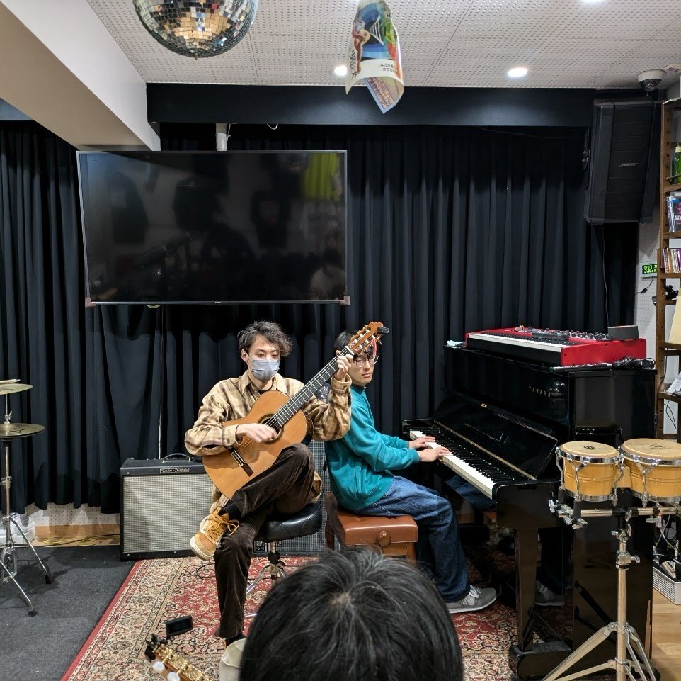 【📢演奏会のお席について】

昼公演のお席が満席となりました！🎉
夜公演のお席も残り僅かとなっております！

✨️ご予約をお待ちしてます！✨️

詳しくはコチラ👇️
forms.gle/jXFWcKHLqQ3BaY…

#フォルクローレ　#Folklore