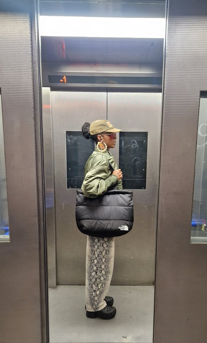 TheSheJay's tweet image. Thank you to @TheNorthFaceUK for the bag. Perfect for running around town 🔥