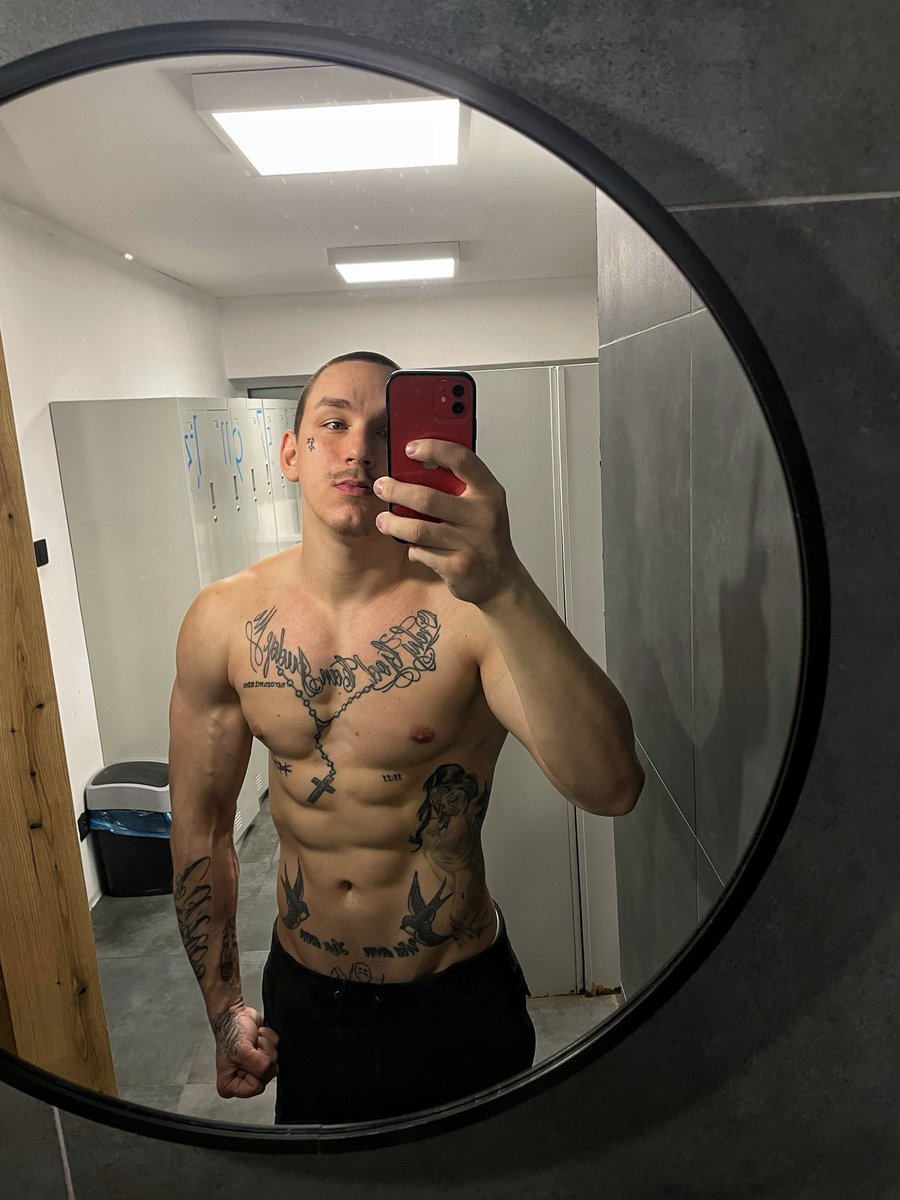 Tattedboyy's tweet photo. RETWEET if you wanna feel my dick🍆💦😏 https://t.co/dmveIUsMRh