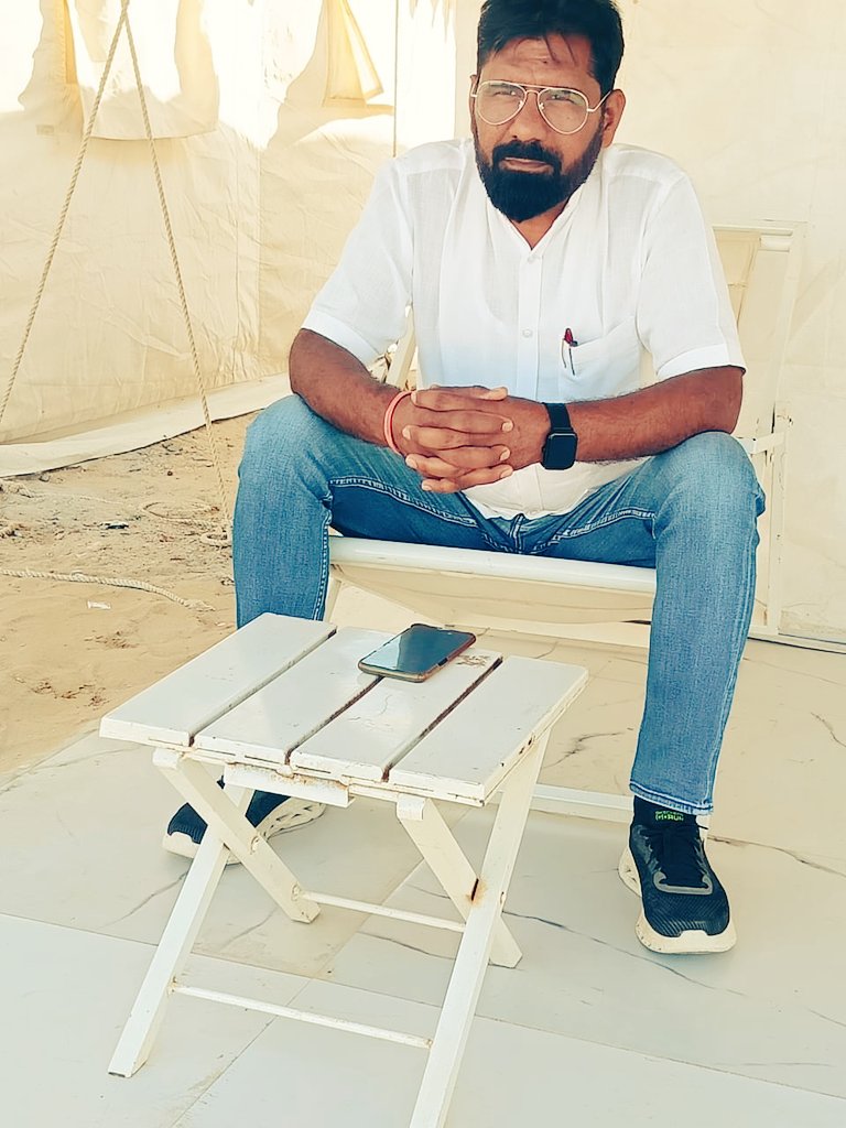 पुरानी पेंशन बहाली संघर्ष में साथियों का बखुबी साथ निभाया, और अब भी सहयोग जारी है...
आज स्वयं का एक छायाचित्र आपके बीच शेयर कर रहा हूं...
ताकि कभी अनायास ही मुलाकात हो जाए तो अपने विचार साझा कर सके..!!
#OPS