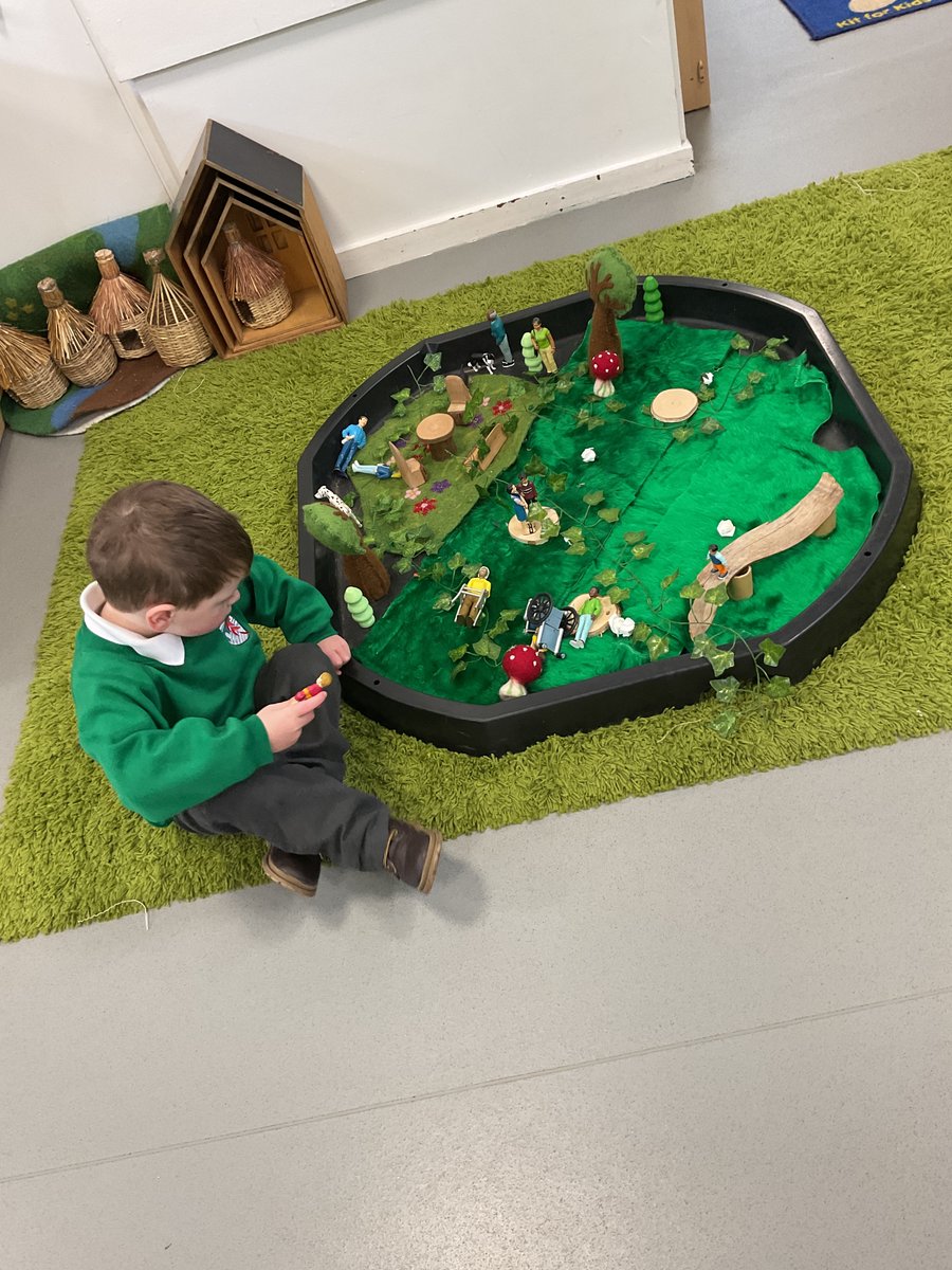 Nursery continued with our 'Great Outdoors' topic this week and we read some non-fiction books about plants. The children learnt about the life cycle of a sunflower and planted their own sunflower seeds. We are keeping our fingers crossed that they start to grow soon!