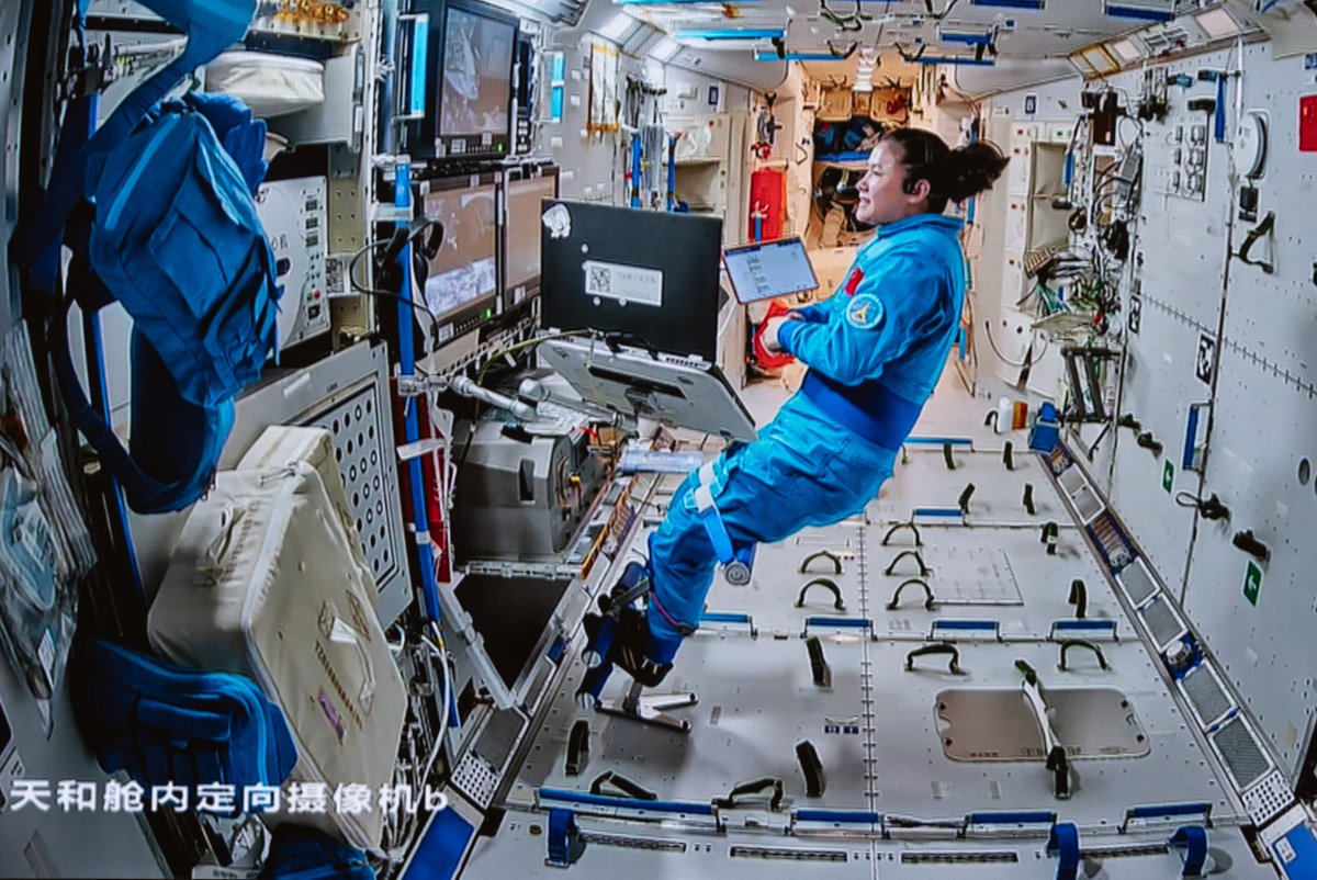 ChinaDaily's tweet image. Crew members of the #Shenzhou XIX mission have conducted their third #spacewalk outside the Tiangong space station, completing several assignments, according to the China Manned #Space Agency. bit.ly/4inpUda