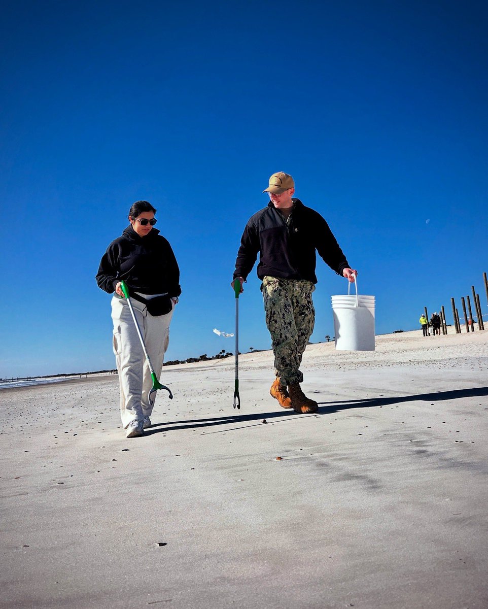 NS_Mayport's tweet image. ๐Thanks to everyone who showed up this chilly morning to keep the best beach in town pristine!โจ
๐ชItโs no accident our base and beach are as clean as they are. Itโs directly due to teamwork, leadership and good old fashioned hard work!