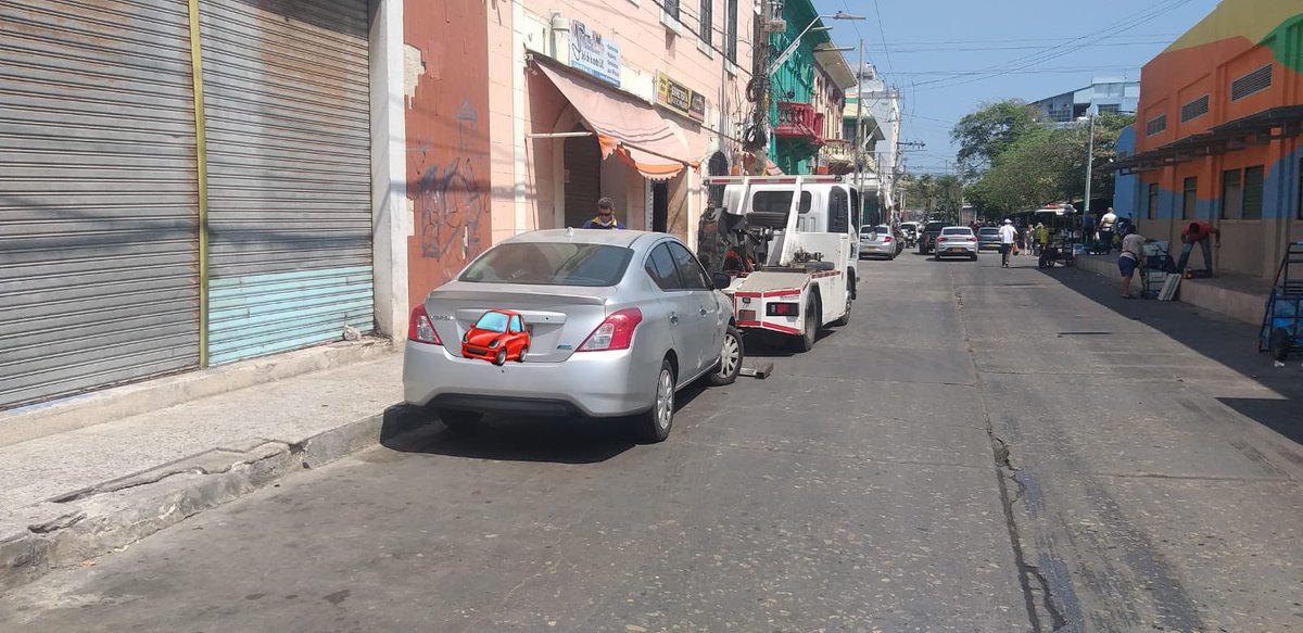 TransitoBaq's tweet photo. 🚗 Día a día realizamos operativos de mal parqueo en distintos sectores, detectando y sancionando a los infractores que estacionan en lugares prohibidos.

Conductor: Evita sanciones e inmovilizaciones de tu vehículo y #NoSeasMalParqueado.

Valor de la infracción: $603.939 https://t.co/e8Nww77ifb