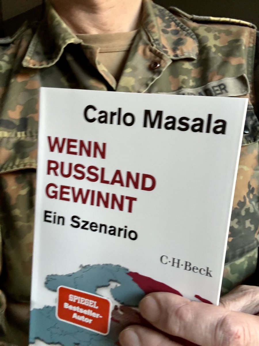 Dann lese ich mal aus beruflichem Interesse das Buch von ⁦<a href="/CarloMasala1/">Carlo "Realism, Gedankenfetzen and Rants" Masala</a>⁩ 🫡
