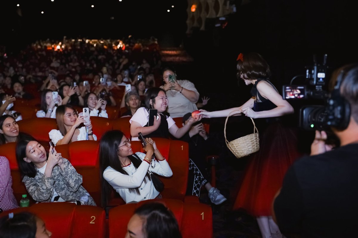 MajorGroup's tweet photo. รวมภาพความประทับใจบรรยากาศรอบพิเศษ #SnowWhite #สโนว์ไวท์  🍎  

EL X MAJOR SPECIAL SCREENING 

แฟน #อิงล็อต พบกับ 
@EWaraha @itscharlotty 🤍
ณ โรงภาพยนตร์สยามภาวลัย พารากอน ซีนีเพล็กซ์

#SnowWhiteWithENGLOT
#SnowWhiteTH 
#อิงฟ้าวราหะ #อิงฟ้ามหาชน #EngfaWaraha #ชาล็อตออสติน #CharlotteAustin #อิงล็อต #englot #เมเจอร์สโนว์ไวท์กับอิงล็อต 
#Majorcineplex