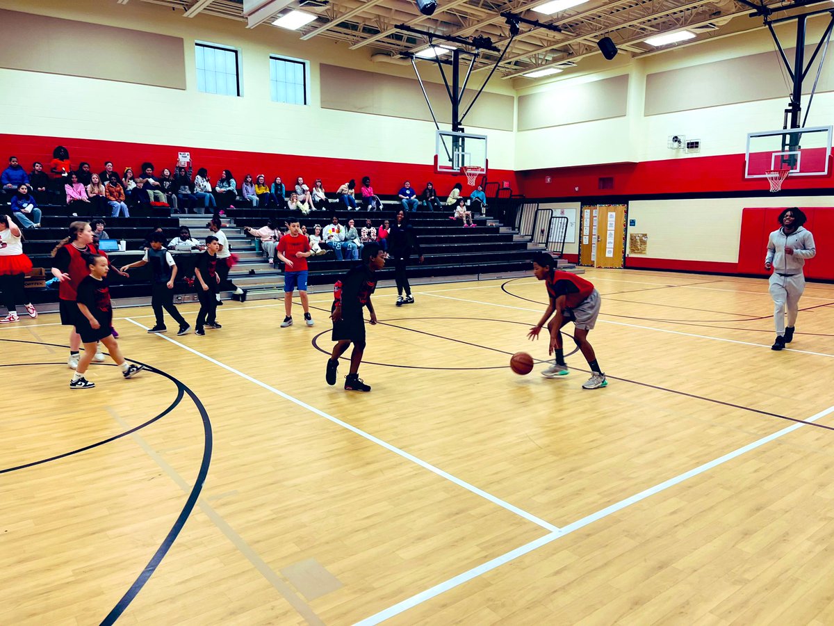 What an incredible day today celebrating the reading achievements of so many at Rushmore Elementary‼️‼️ It was honor to see all of these young future warriors hard at work in the classroom and on the court‼️ A special thank you to Mrs. Fuller for having us‼️🚂🚂🚂